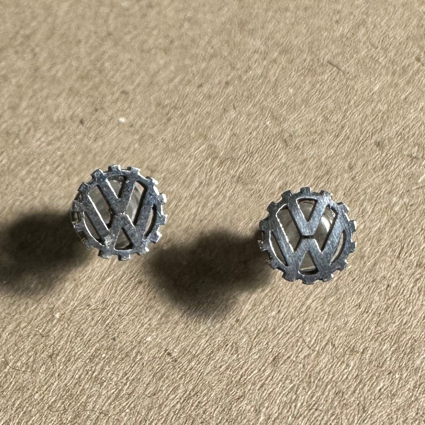 Pendientes con logo antiguo de VW